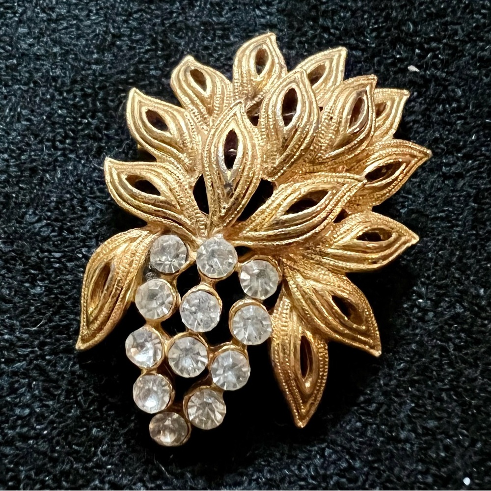 Vintage Gold Tone Rhinestone Crystal Brooch Pin Feather Peacock 1 ¾”